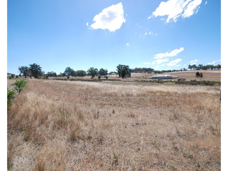 11 Mellows Road, Wandering WA 6308