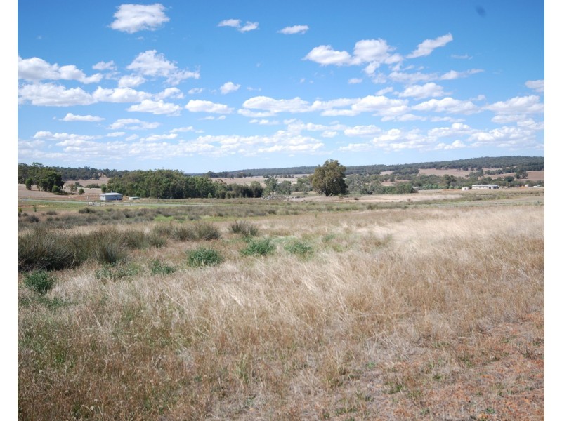 11 Mellows Road, Wandering WA 6308