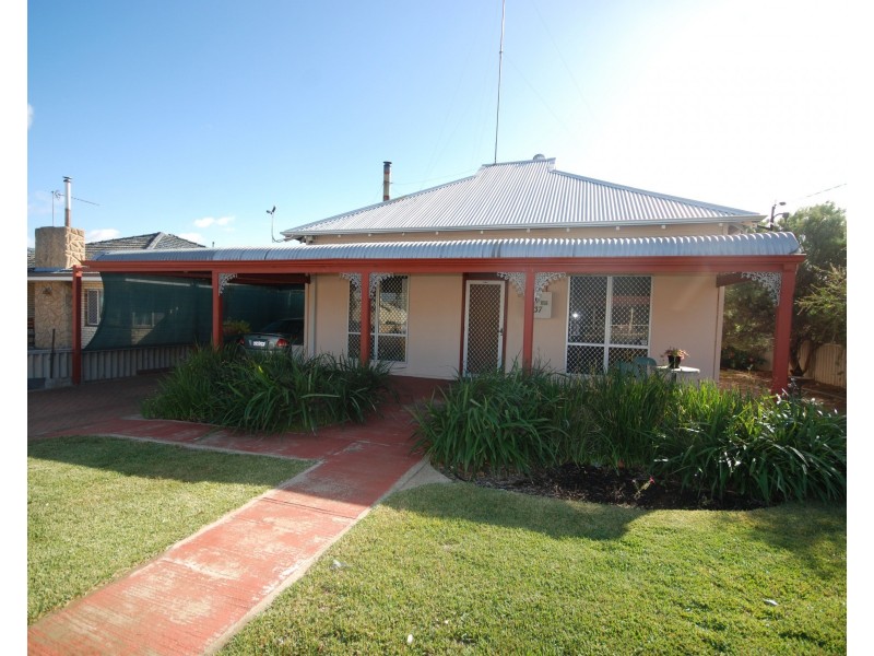 37 Doney Street, Narrogin WA 6312
