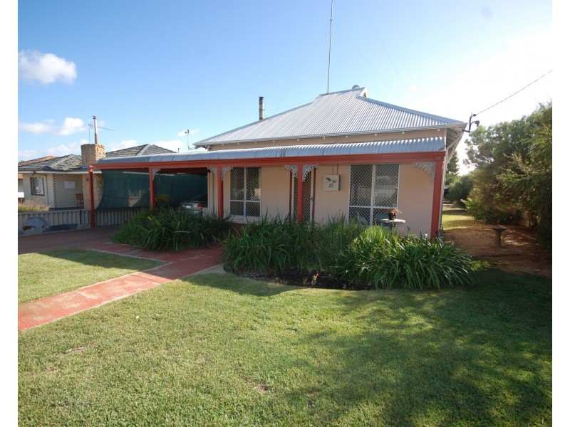 37 Doney Street, Narrogin WA 6312