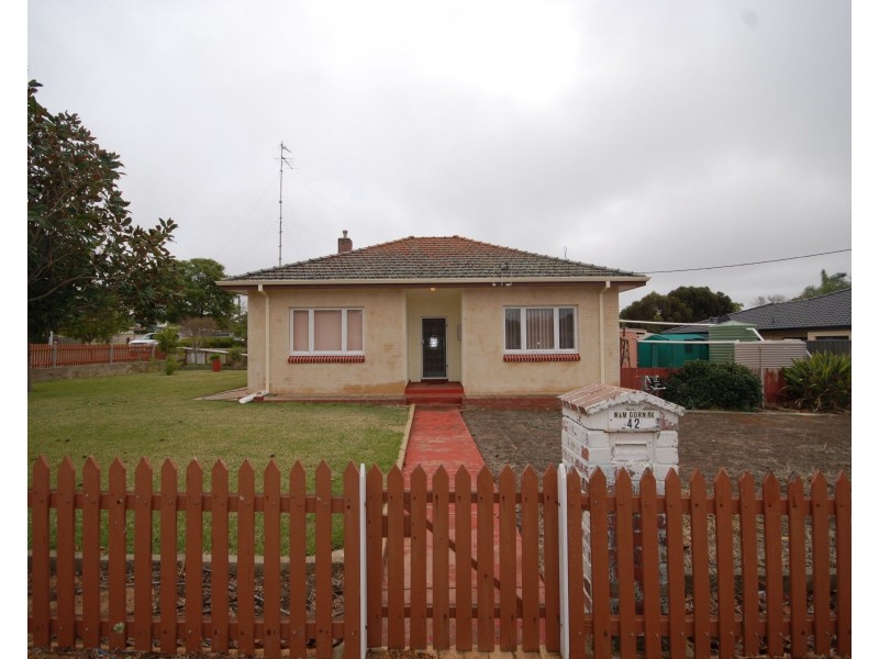 42 Forrest Street, Narrogin WA 6312