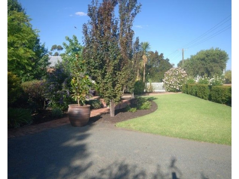 6 Lock Street, Narrogin WA 6312