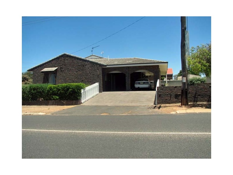 2 Hough Street, Narrogin WA 6312