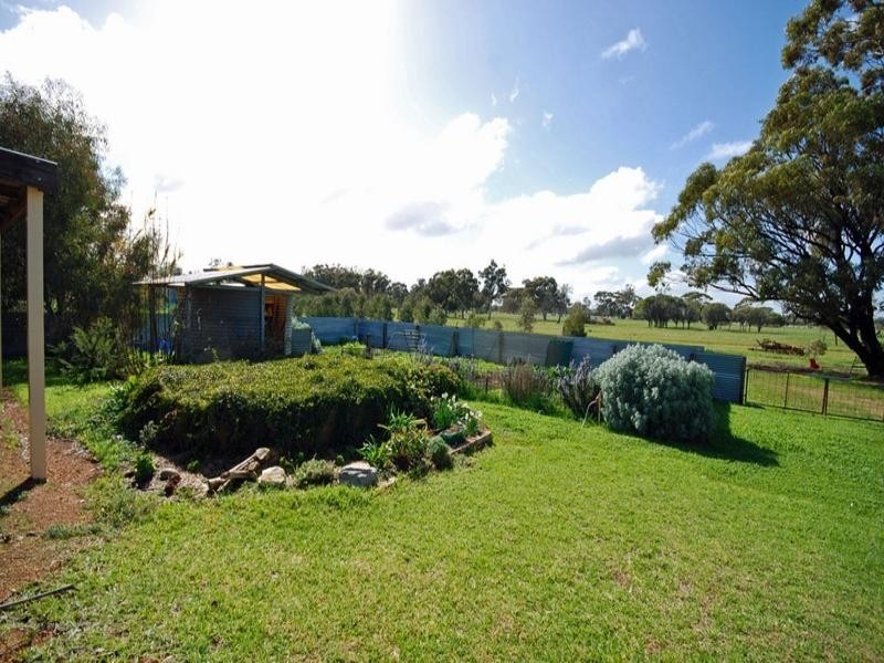25 East Road, Popanyinning WA 6309
