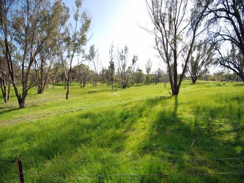 25 East Road, Popanyinning WA 6309