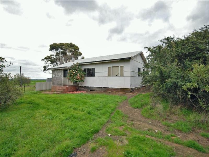8 Chipper Road, Hillside WA 6312