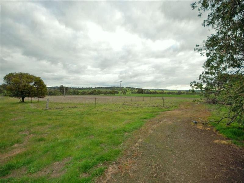 8 Chipper Road, Hillside WA 6312