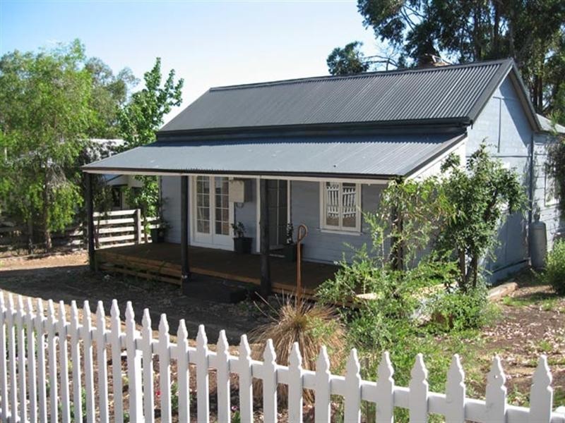 12 Watts Street, Wandering WA 6308