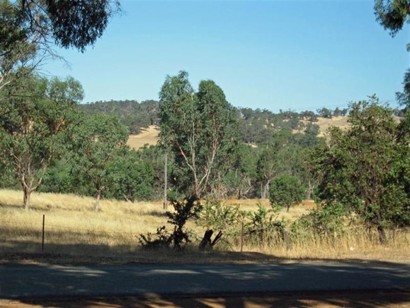 12 Watts Street, Wandering WA 6308