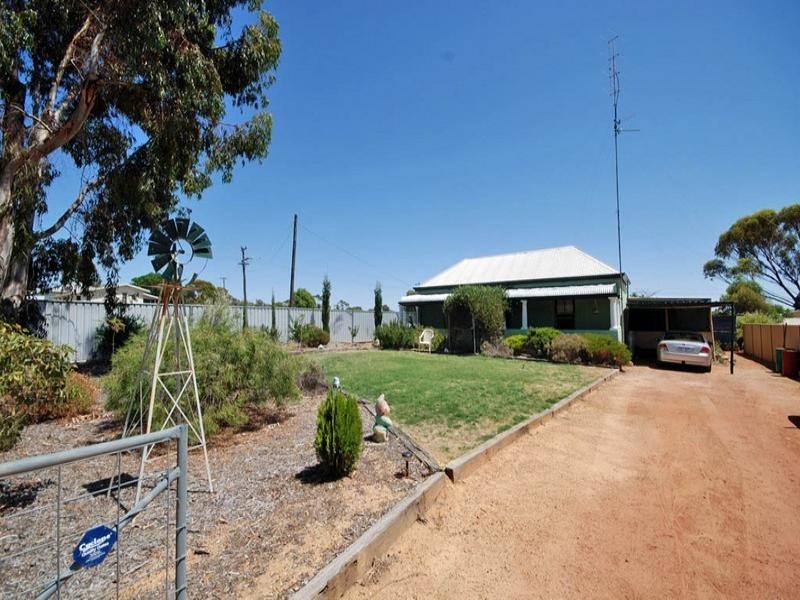 13 Dickens Street, Pingelly WA 6308