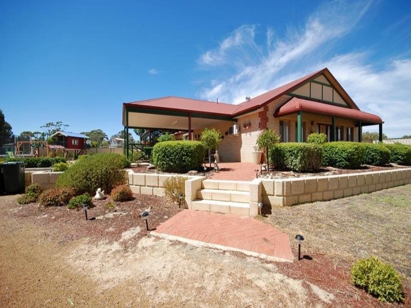 9 Moss Parade, Wickepin WA 6370