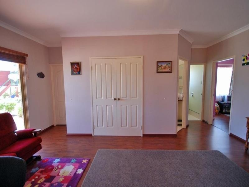 9 Moss Parade, Wickepin WA 6370