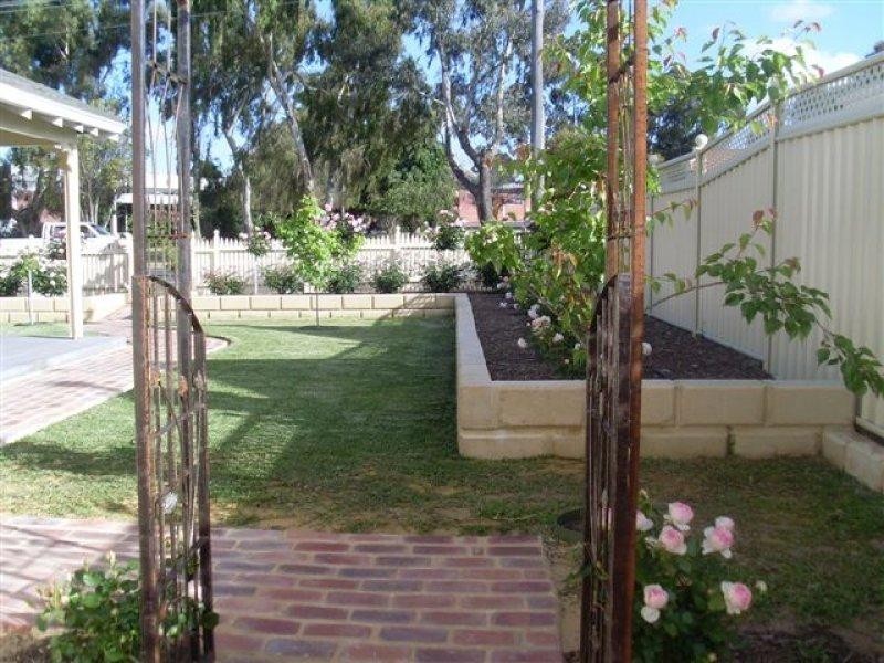 12 Williams Road, Narrogin WA 6312