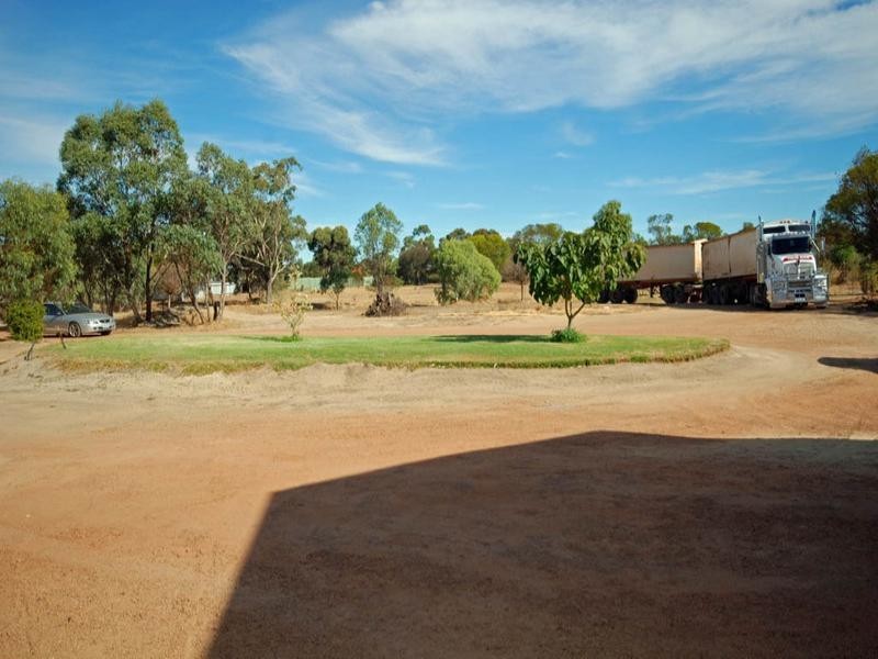 11 Dellar Street, Narrogin WA 6312