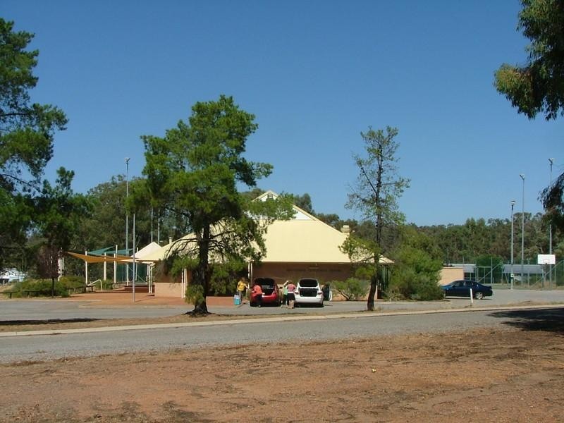 3 Dunmall Drive, Wandering WA 6308