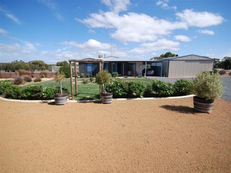 26 Curlew Way, Wickepin WA 6370