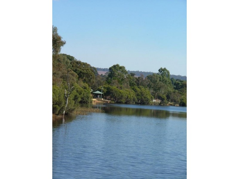 8 Hakea Road, Boddington WA 6390