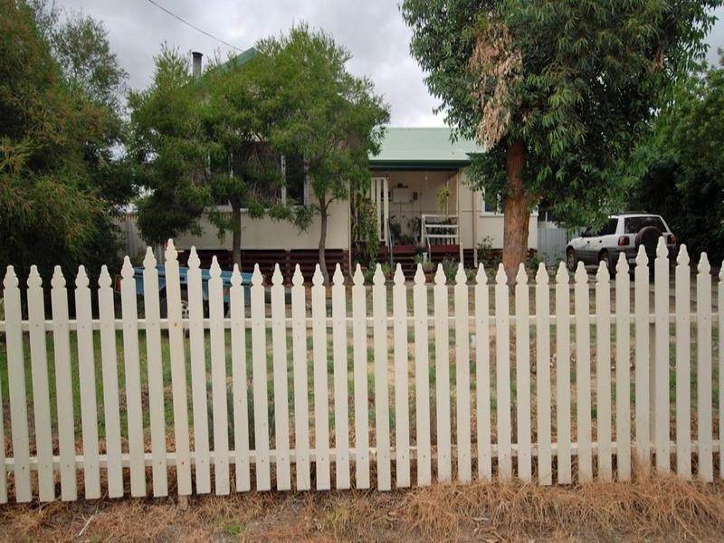 11 Ashworth Crescent, Narrogin WA 6312