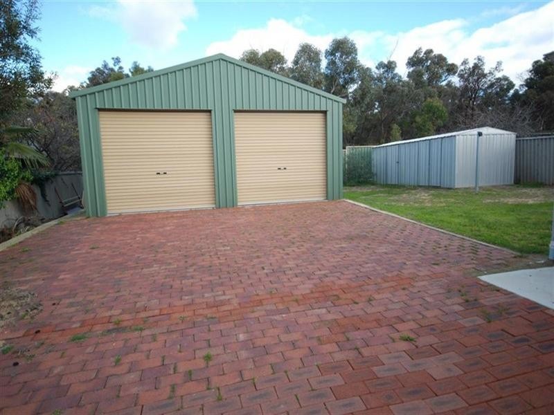 11 Hough Street, Narrogin WA 6312