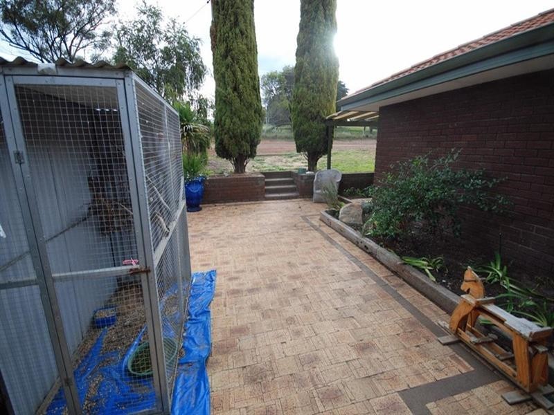 9 Narrakine Road, Narrogin WA 6312