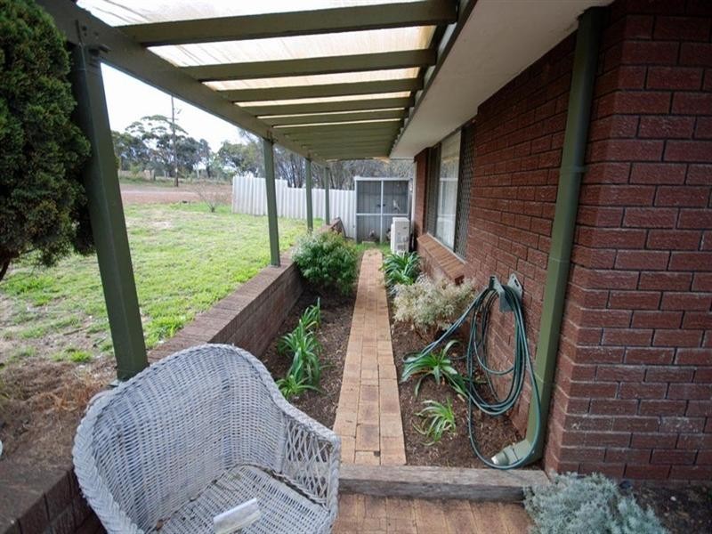 9 Narrakine Road, Narrogin WA 6312