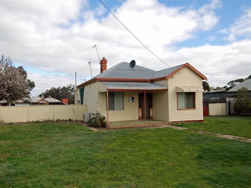 8 Grant Street, Narrogin WA 6312