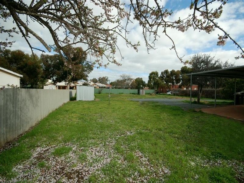 8 Grant Street, Narrogin WA 6312