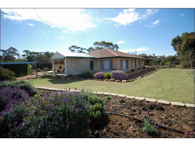 42 Corrie Street, Cuballing WA 6311