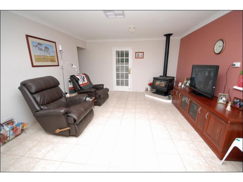 42 Corrie Street, Cuballing WA 6311