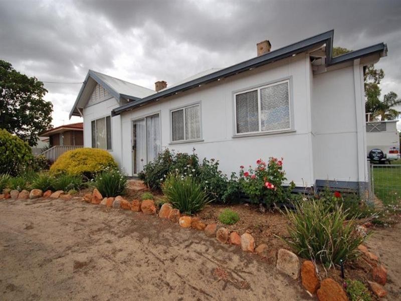 18 Fox Street, Narrogin WA 6312