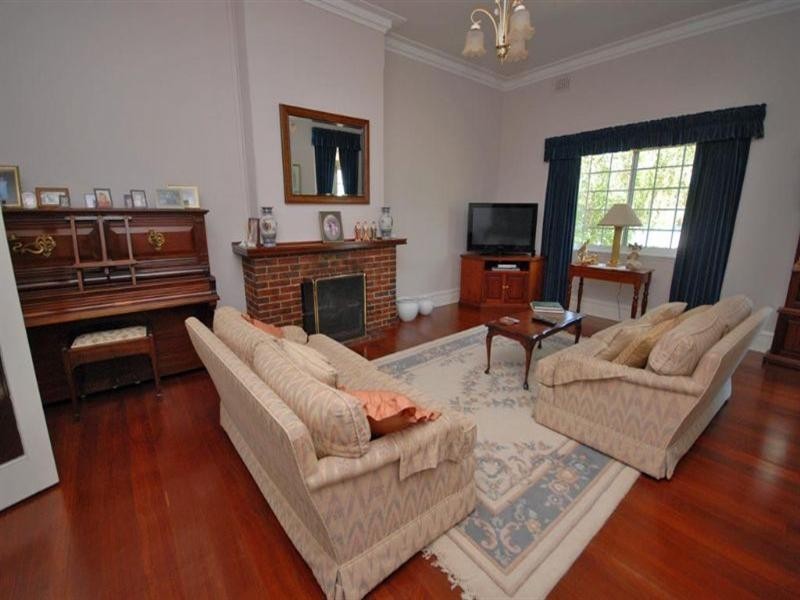 8 Hansard Street, Narrogin WA 6312