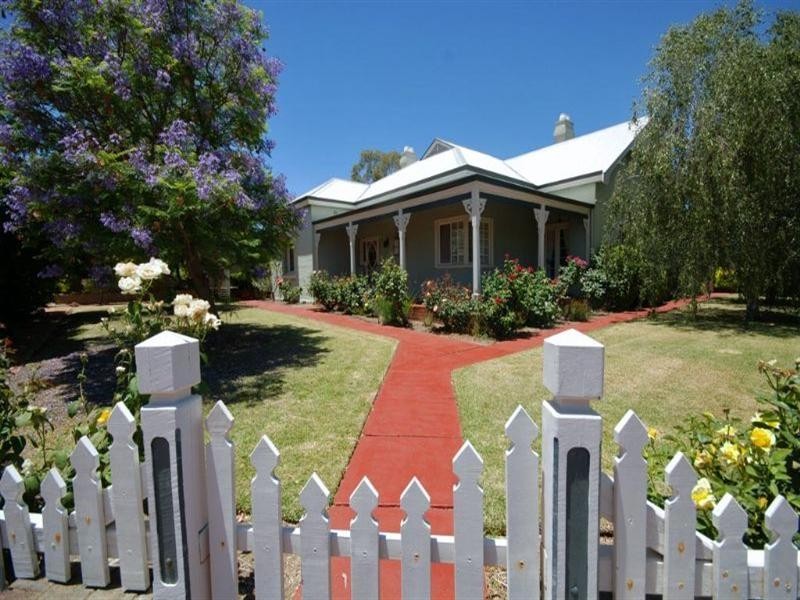 8 Hansard Street, Narrogin WA 6312