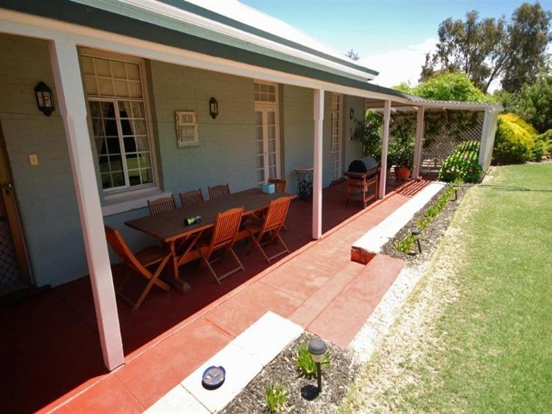 8 Hansard Street, Narrogin WA 6312