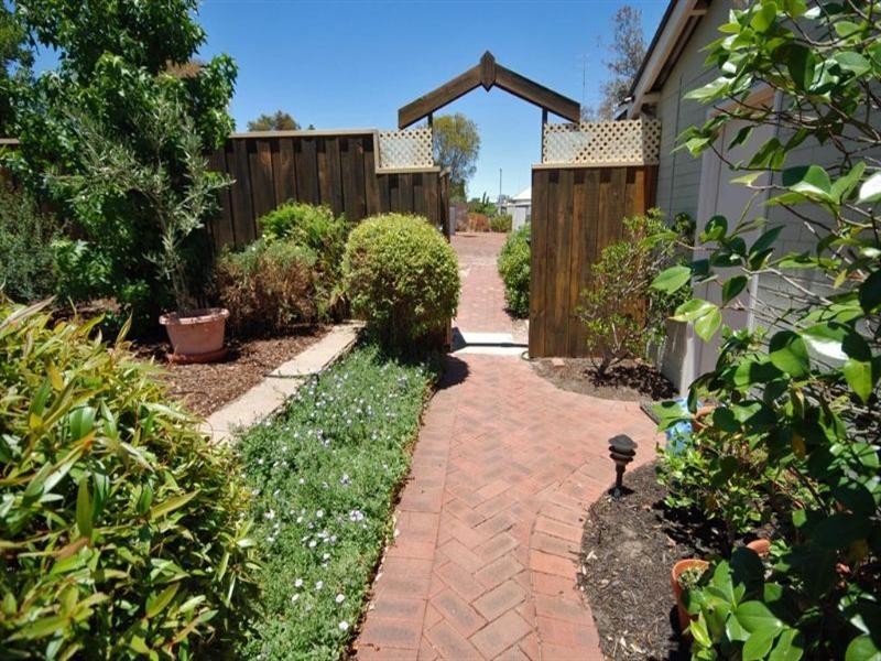 8 Hansard Street, Narrogin WA 6312