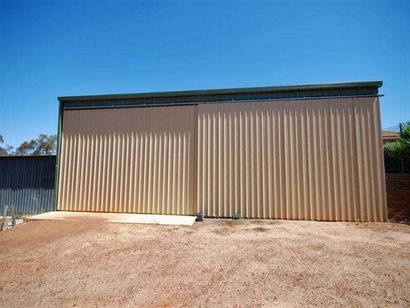 15 Narrakine Road, Narrogin WA 6312