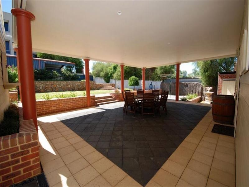 8 Falcon Street, Narrogin WA 6312