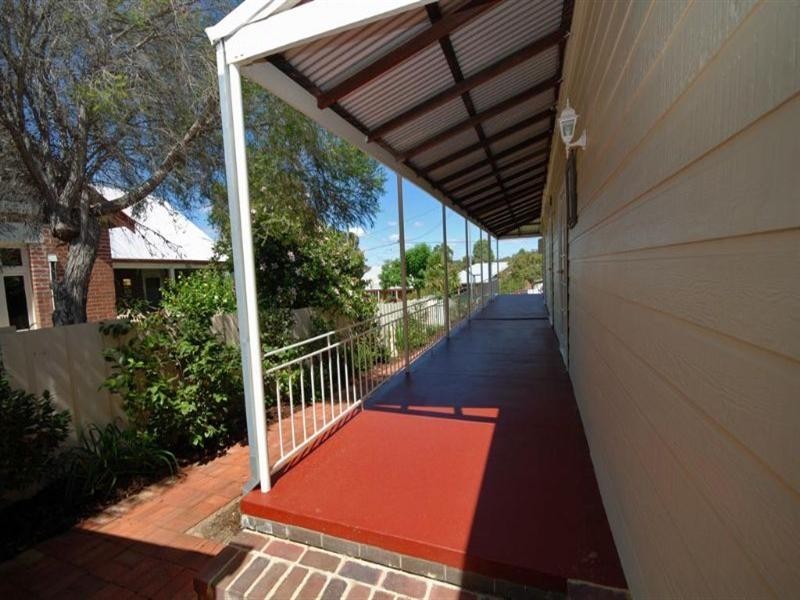 8 Falcon Street, Narrogin WA 6312