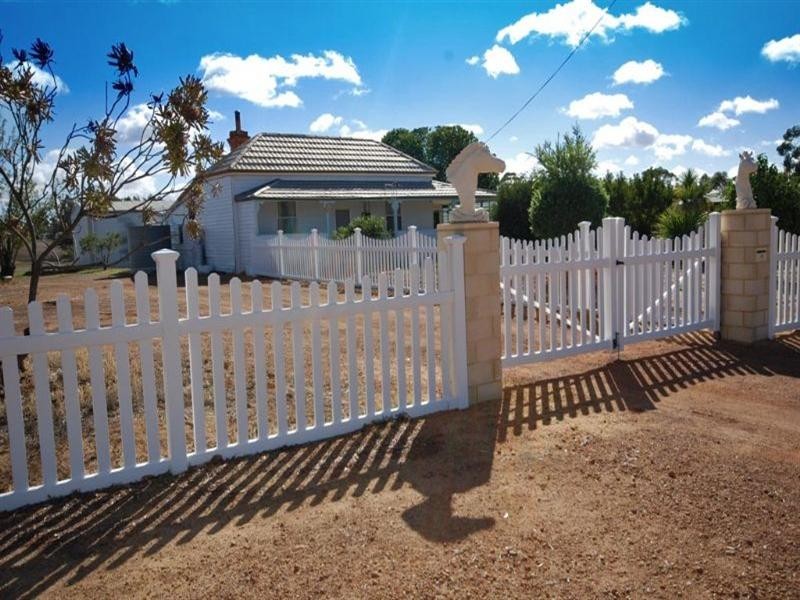 16 Dellar Street, Narrogin WA 6312