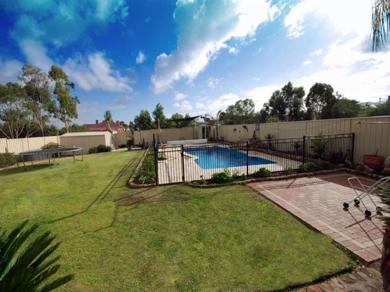 25 Hansard Street, Narrogin WA 6312