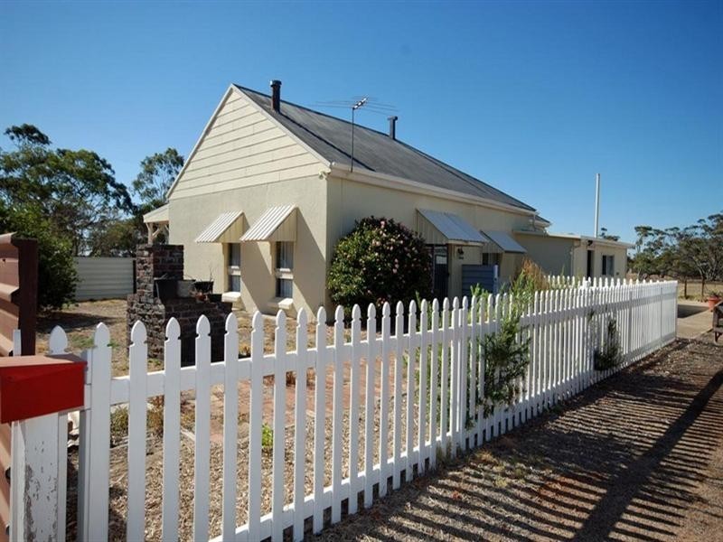 13 Tudor Street, Wagin WA 6315