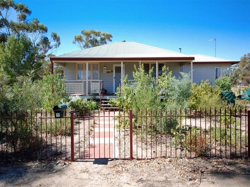17 Raglan Street, Pingelly WA 6308