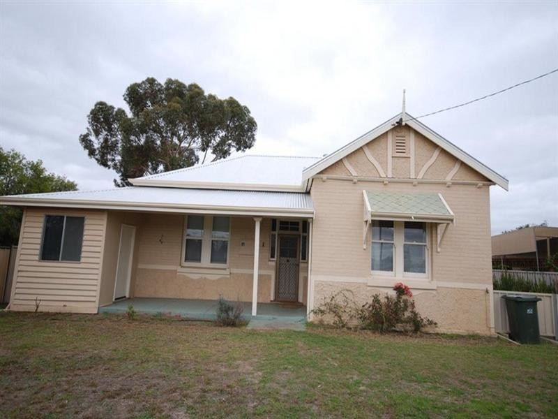 27 Clayton Road, Narrogin WA 6312