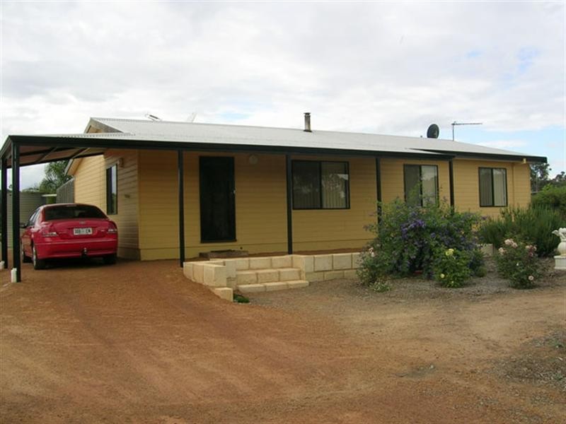 35 Derby Street, Cuballing WA 6311