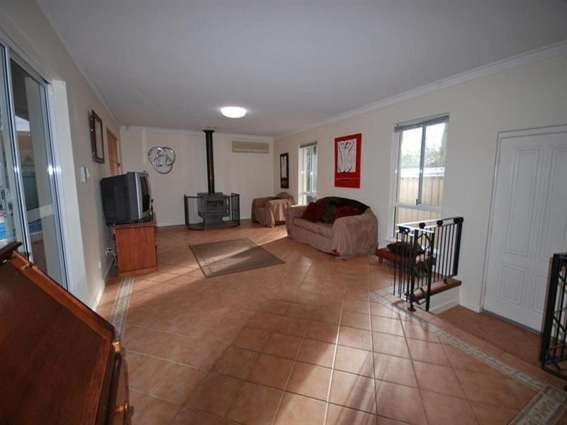 8 Lewis Street, Narrogin WA 6312