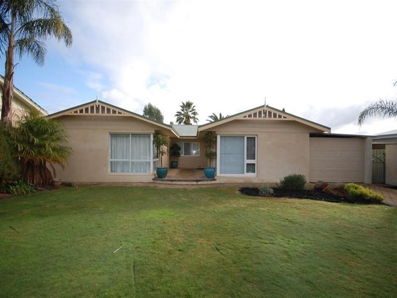 8 Lewis Street, Narrogin WA 6312