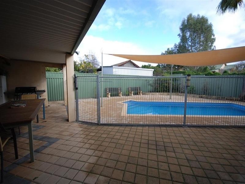 8 Lewis Street, Narrogin WA 6312