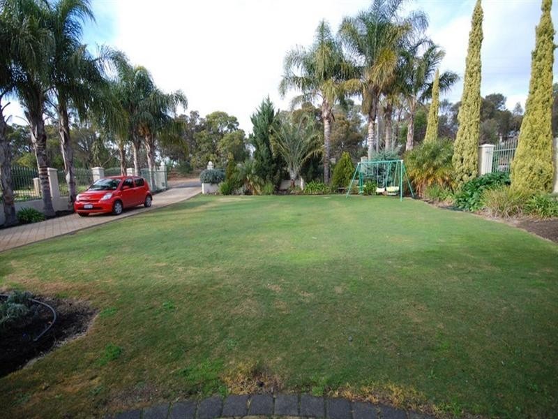 8 Lewis Street, Narrogin WA 6312