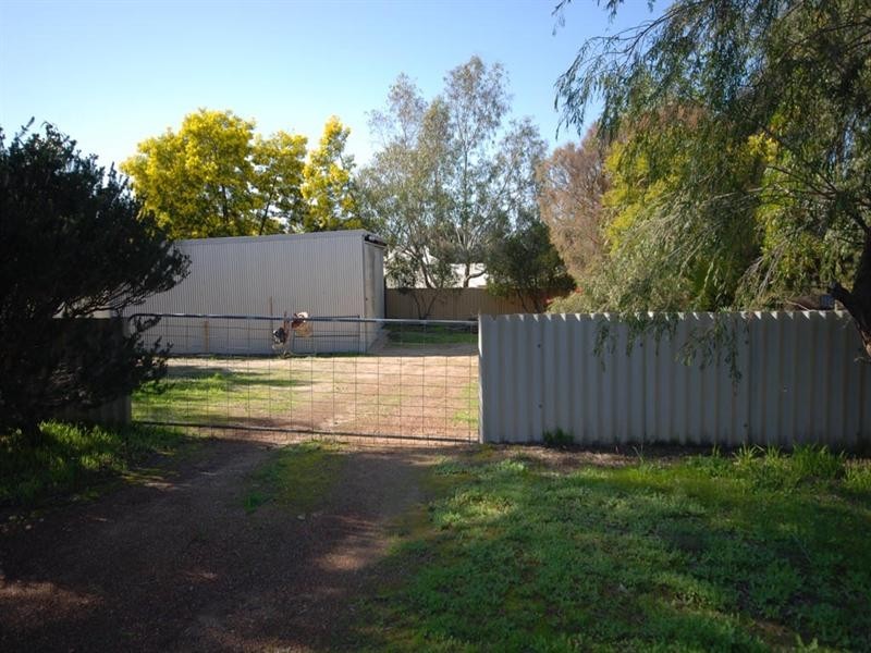195 197 Narrakine Road, Narrogin WA 6312