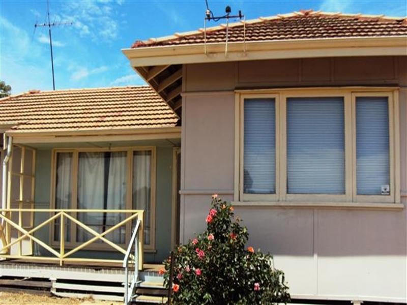 84 Fox Street, Narrogin WA 6312