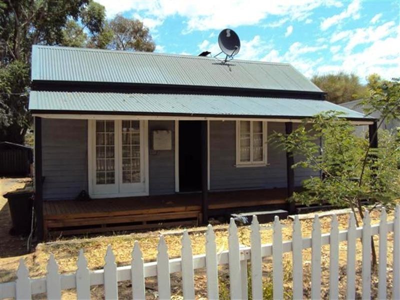 12 Watts Street, Wandering WA 6308